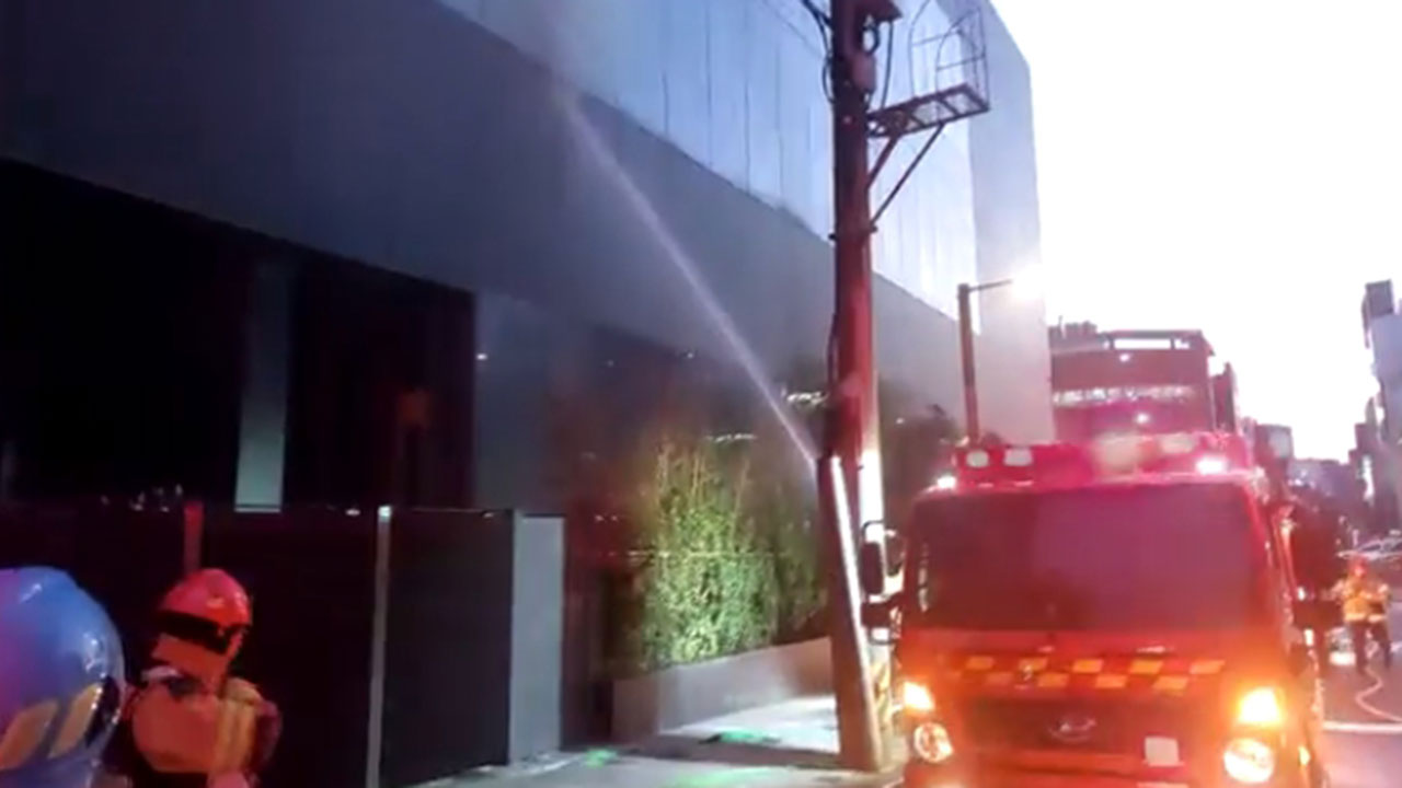 서울 강남 신사동 모델하우스에서 불다친 사람 없어