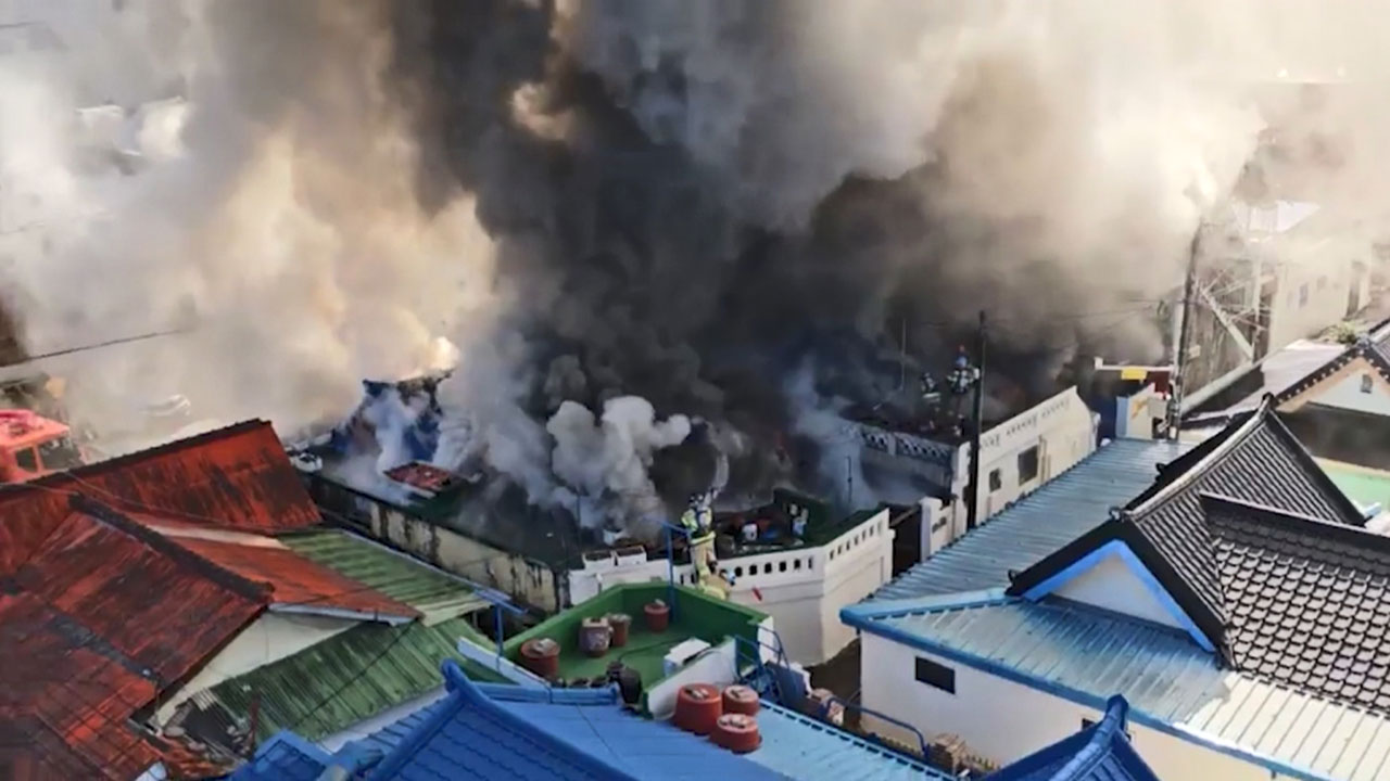 공주 단독주택서 불‥모녀 숨지고 주택 2채 전소