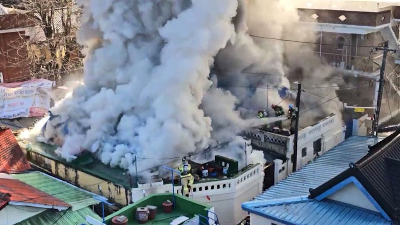 공주 단독주택서 불‥모녀 숨지고 주택 2채 전소