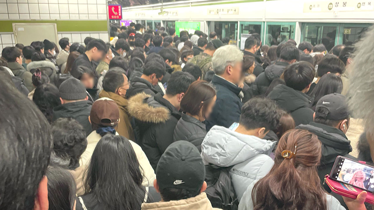 서울 지하철 7호선 출입문 고장‥출근길 승객 불편