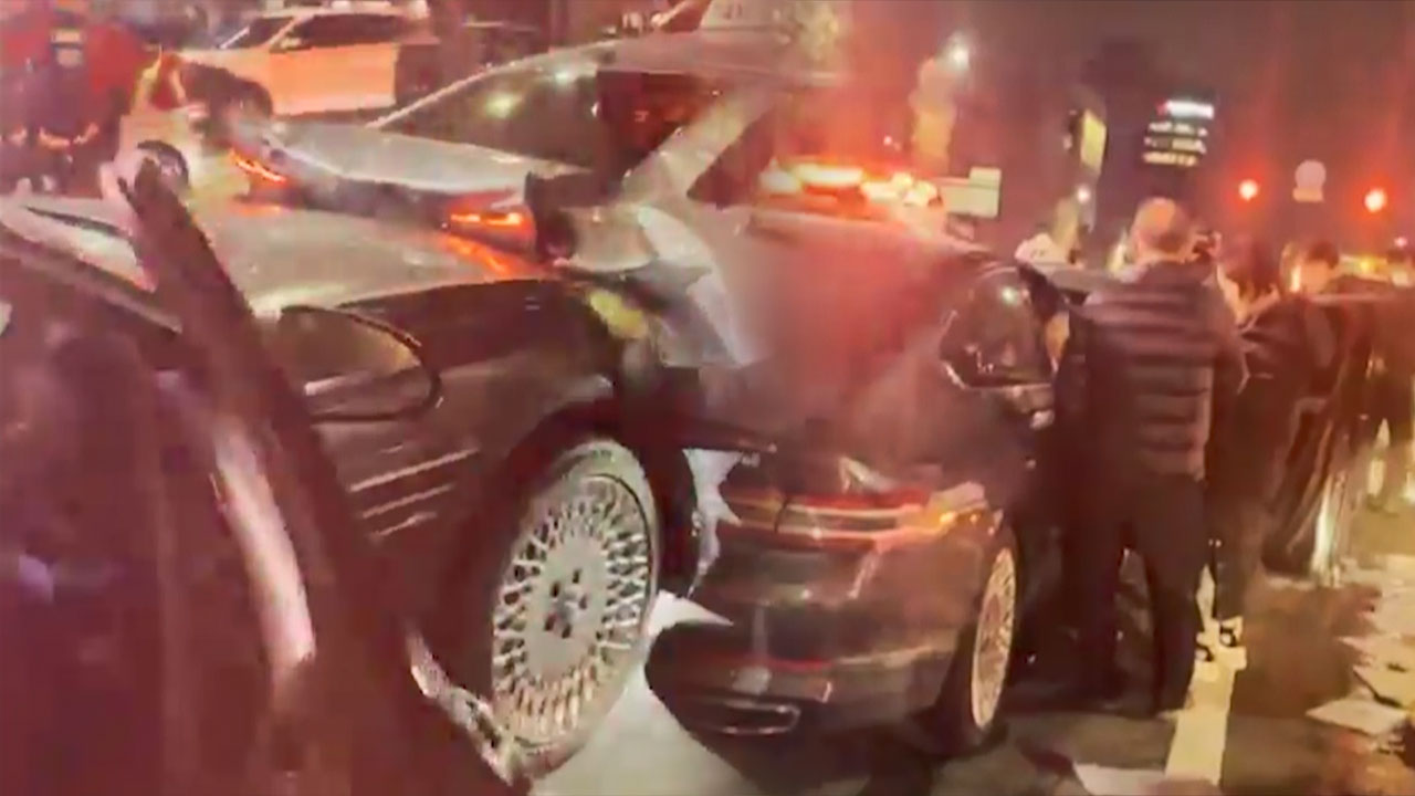 서울 서초구서 3중 추돌사고‥택시 승객 2명 병원 이송