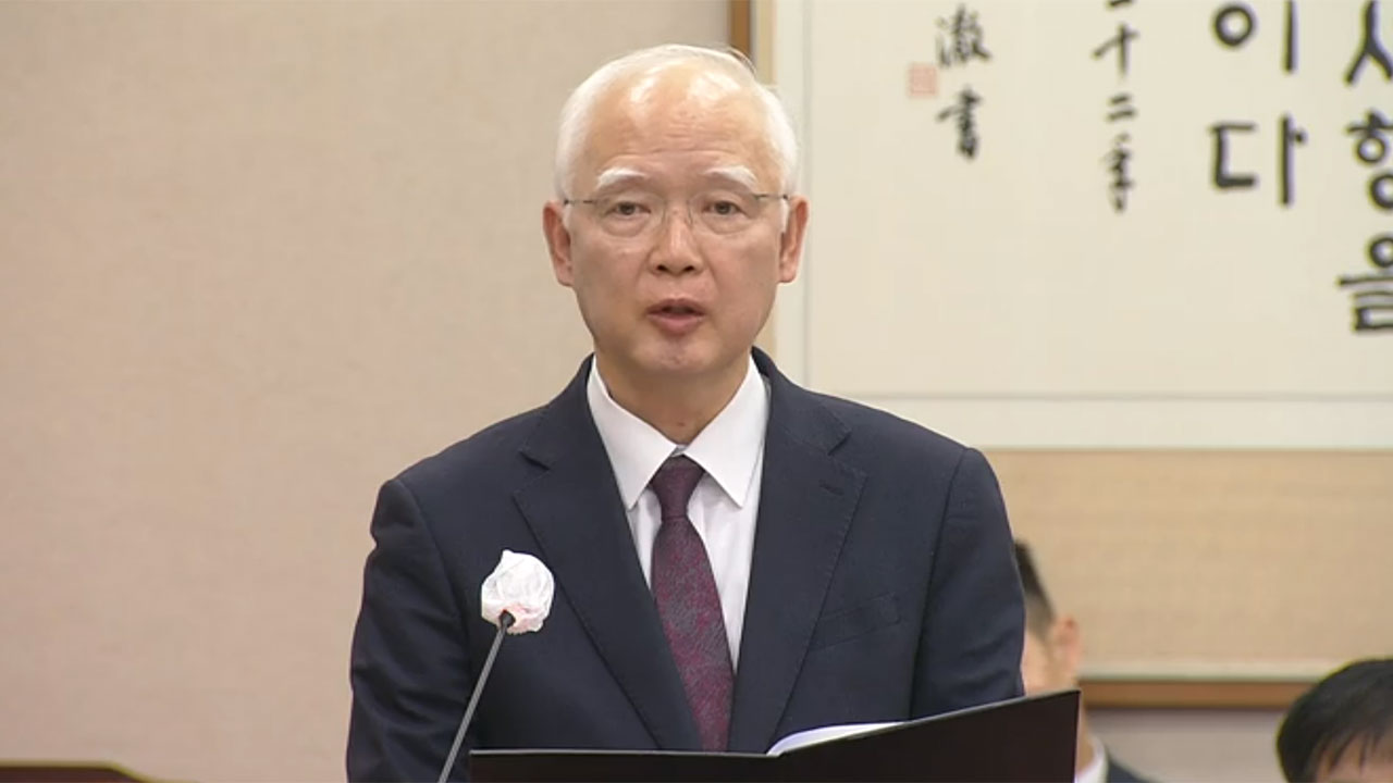 "정형식, 해외연수 자녀 동반하며 관용여권 발급받아"