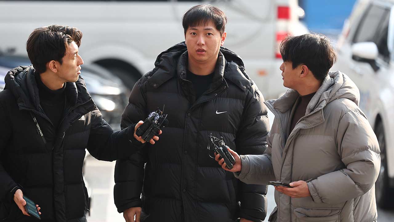 '김하성 공갈 혐의' 임혜동, 2차 경찰 소환 조사 출석