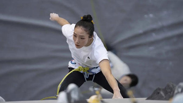 '암벽 여제의 귀환' 김자인, 4년 만에 월드컵 금메달  
