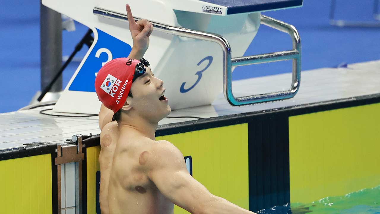 [아시안게임] 지유찬, 자유형 50m 대회 신기록 우승‥한국 수영 첫 금메달