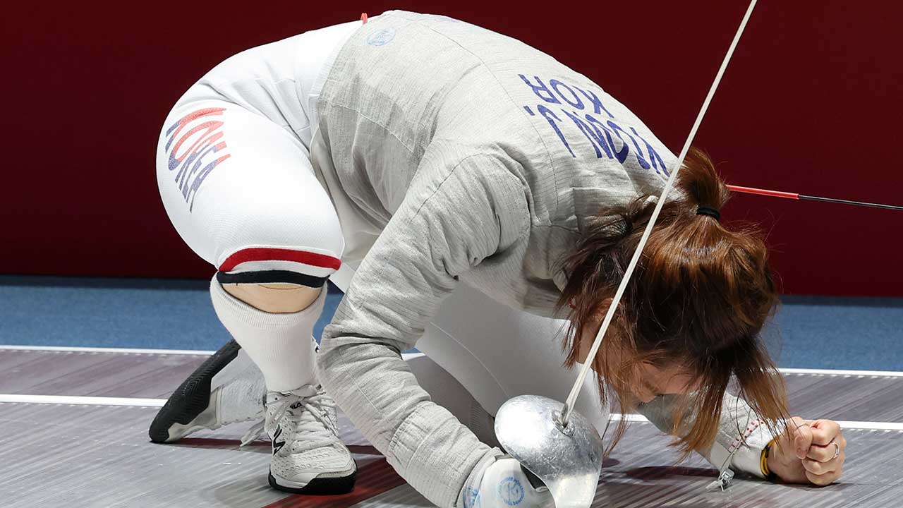 [아시안게임] 펜싱 여자 사브르 윤지수, 첫 개인전 메달 확보