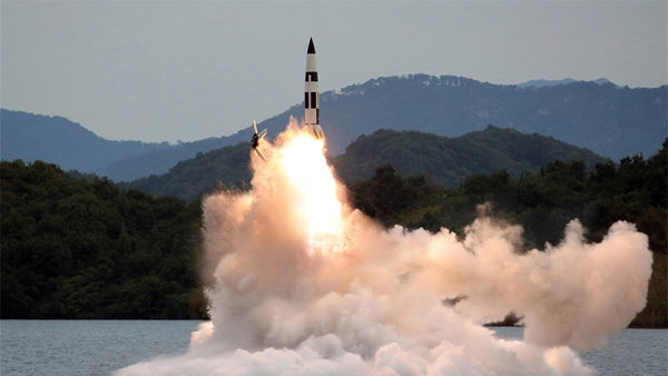 일본 방위상 "北 미사일 사거리 350㎞‥EEZ 밖에 낙하"