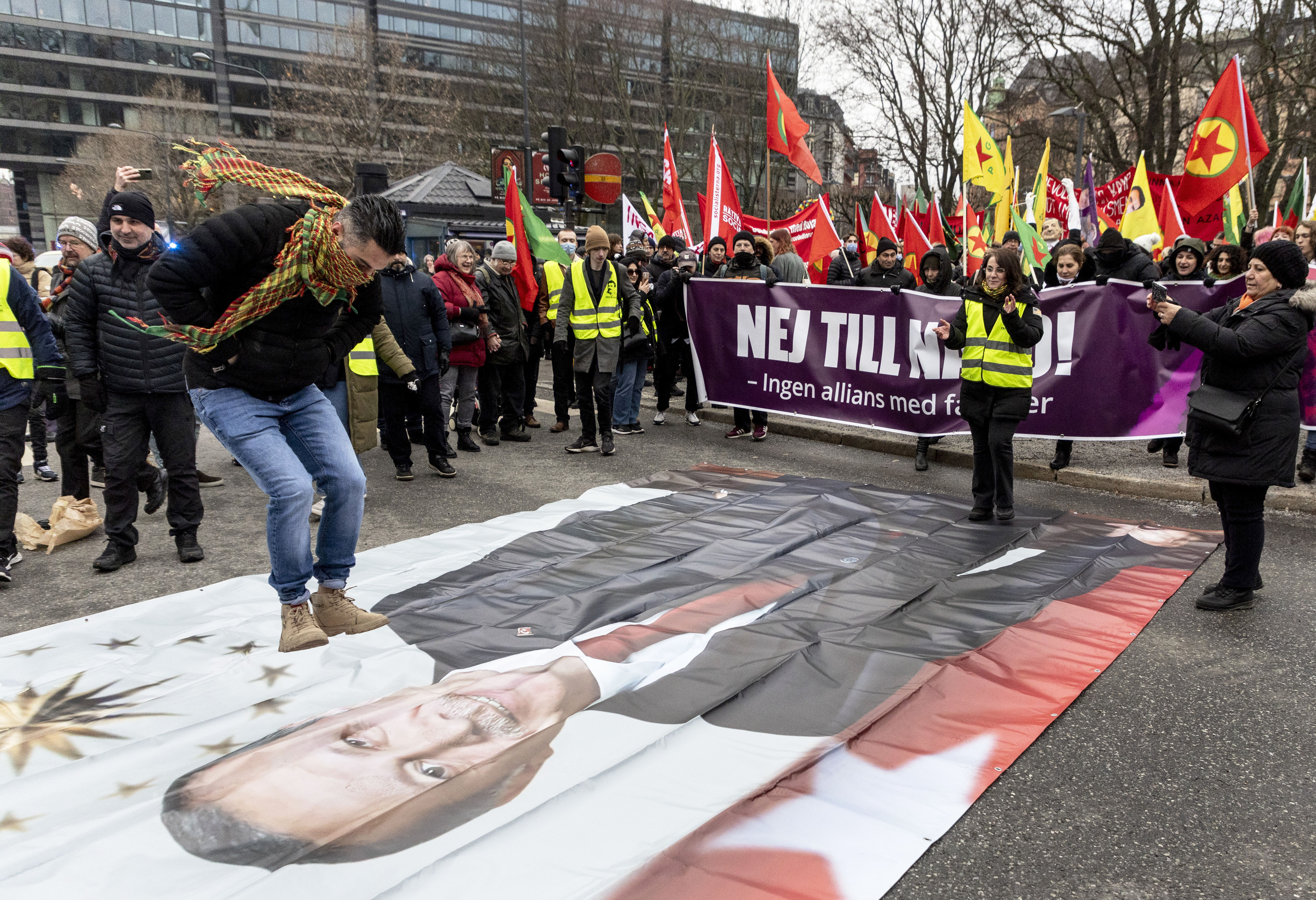 스웨덴서 쿠란 소각 시위…튀르키예 "반이슬람 용납 불가"