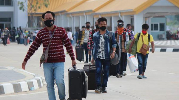 미얀마 군정, 여권 발급 전면 중단‥합법적 출국 원천봉쇄