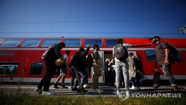 독일 근거리열차서 묻지마 칼부림…2명 사망·5명 부상