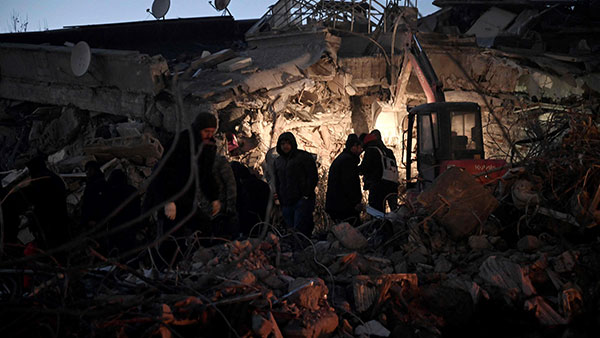 튀르키예·시리아 강진 사망 1만5천명 넘어