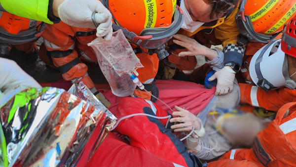 한국 긴급구호대, 튀르키예서 생존자 1명 추가 구조