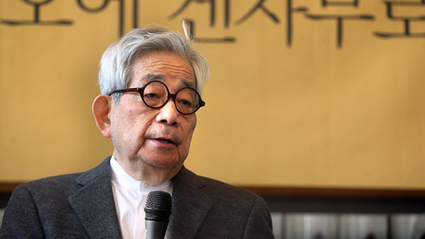 일본 노벨문학상 작가 오에 겐자부로 별세‥향년 88세