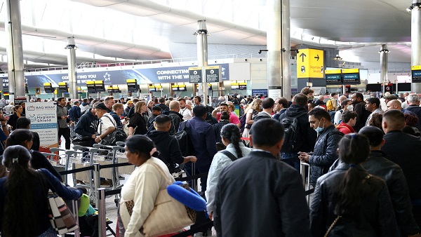 영국 파업에 여권발급 지연·히스로 공항 차질 전망