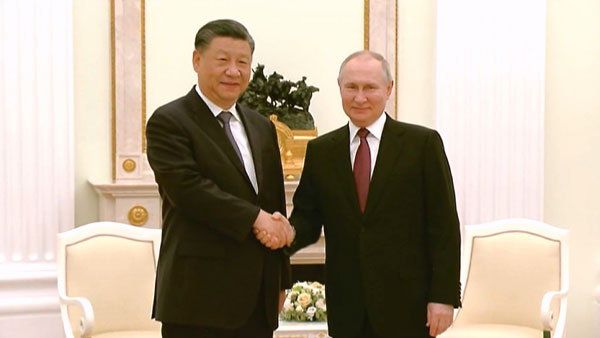 러시아 방문한 시진핑, '푸틴 권좌 유지' 공개 지지