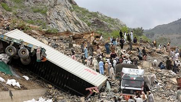 파키스탄 북서부서 대규모 산사태로 2명 사망·수십 명 매몰