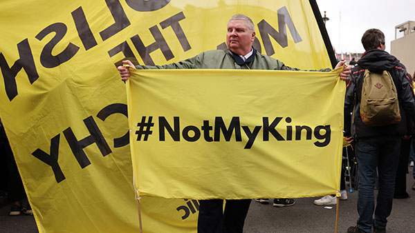 찰스 3세 대관식 앞두고 '군주제 반대' 단체 대표 체포