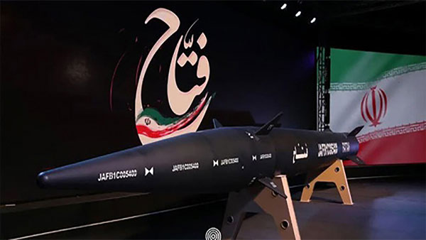 이란, 자체 개발했다며 '극초음속 미사일' 공개