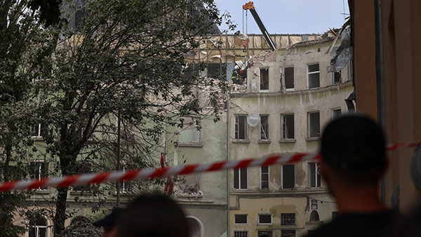 우크라 서부 타격 러 미사일에 최소 6명 사망‥민간인 피해 속출