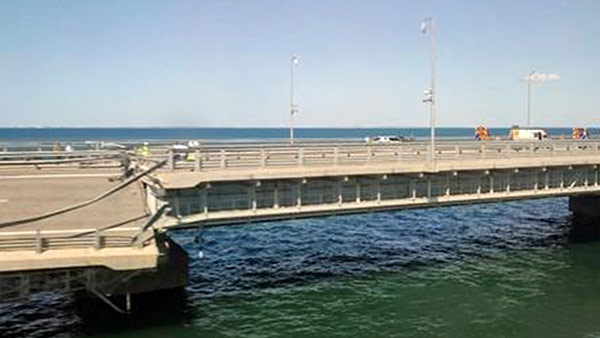 "우크라 드론 공격으로 '美제재대상' 러 유조선 손상"