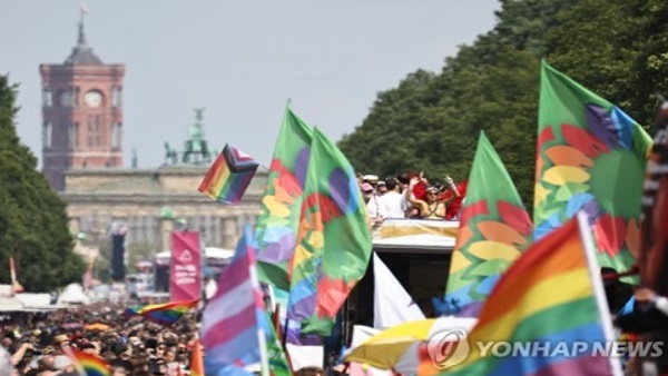 독일, 법적 성별 스스로 결정 가능 "트랜스젠더 존엄 보장"