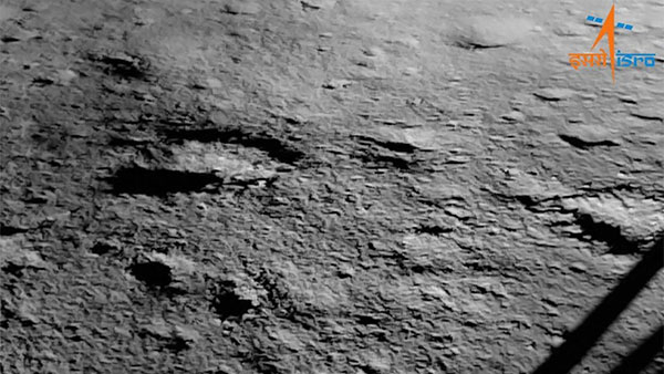 인도 "찬드라얀 3호, 달 남극 표면 최근접 사진 보내와"