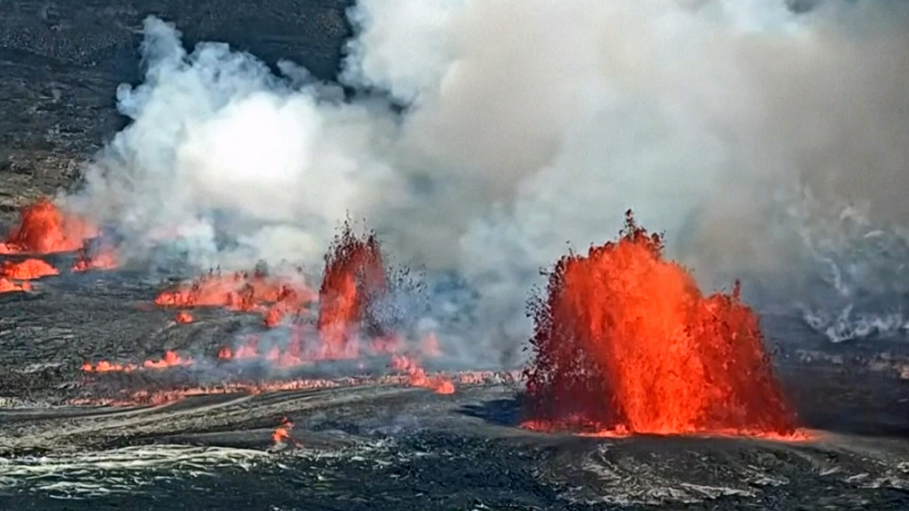 하와이 킬라우에아 화산 두 달 만에 분화‥용암 분출