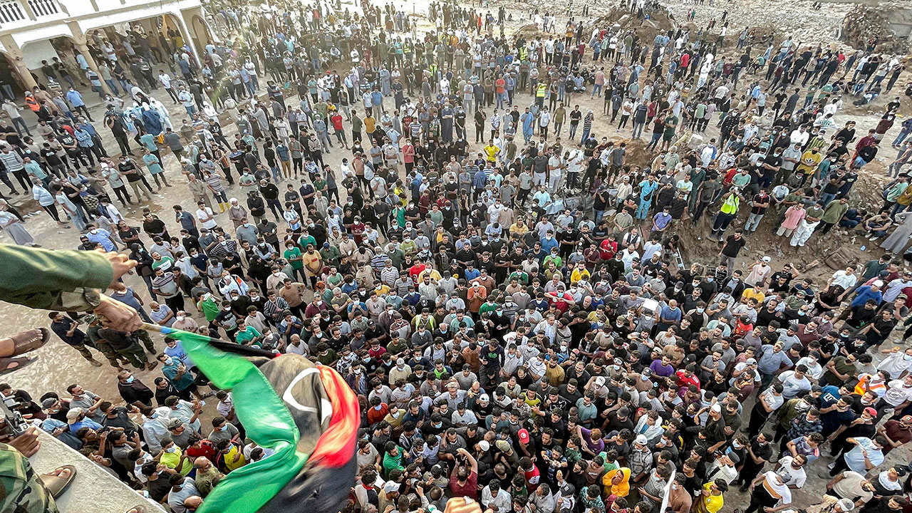 리비아 시민들, '대홍수' 부실대응에 반정부 집회 열어