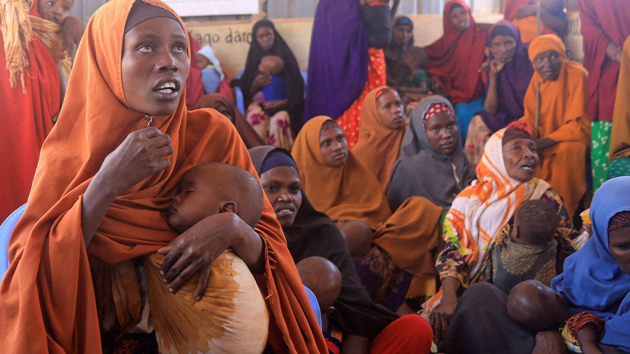 소말리아, 인도적 지원금 조직적 착‥EU, 지원 일시중단