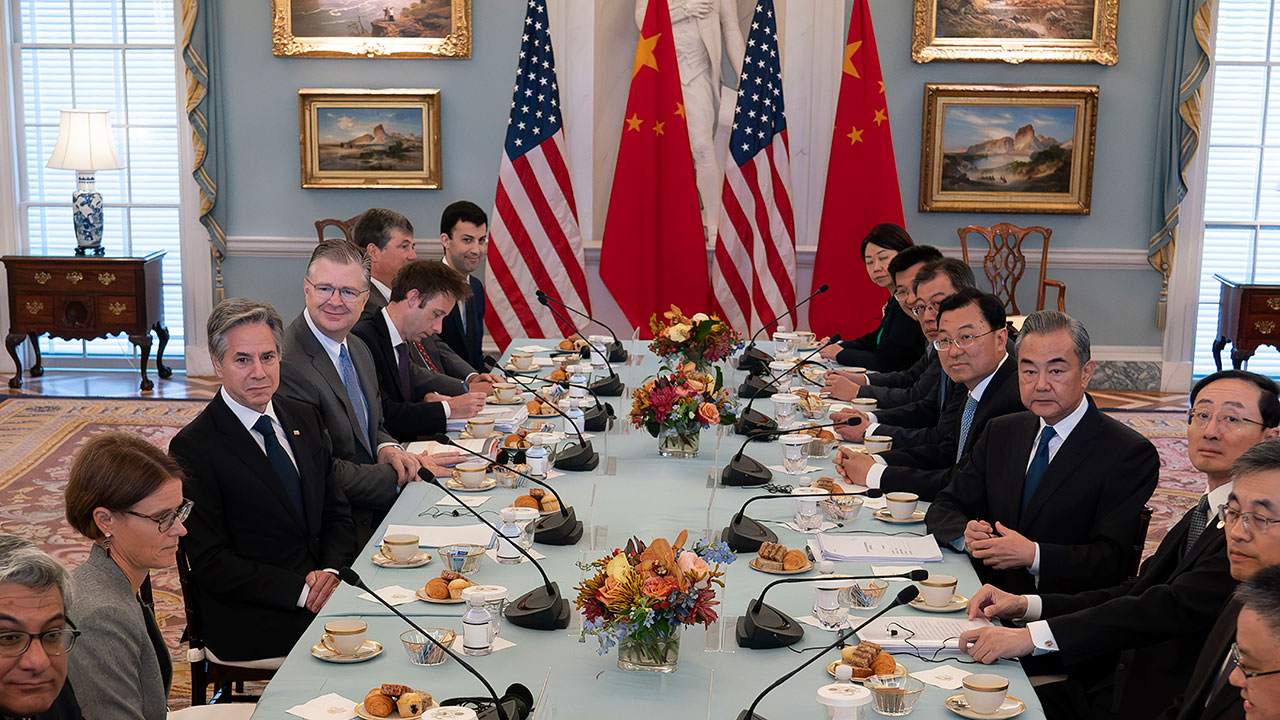 바이든, 중국 왕이 접견‥백악관 "바이든, 시진핑과의 회담 기대"