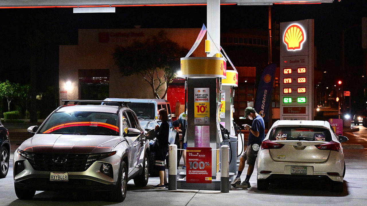 국제유가, 이스라엘 '단계적' 지상전 관측에 소폭 하락