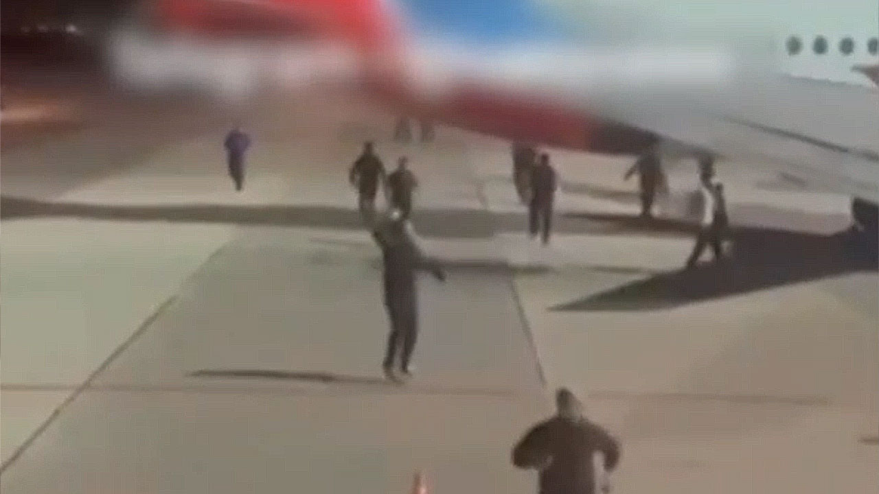 러시아 공항 착륙한 이스라엘발 여객기에 시위대 습격