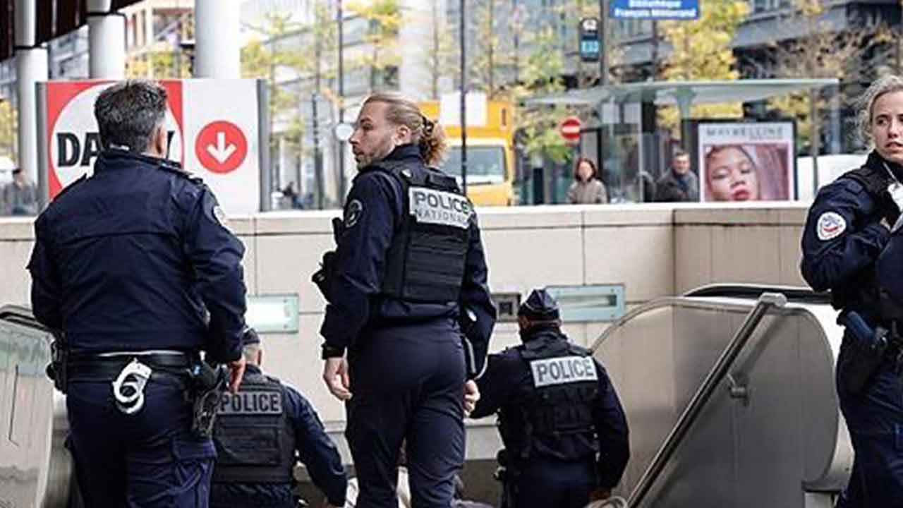 파리서 폭발 위협하며 "신은 가장 위대하다"‥경찰 총격 제지