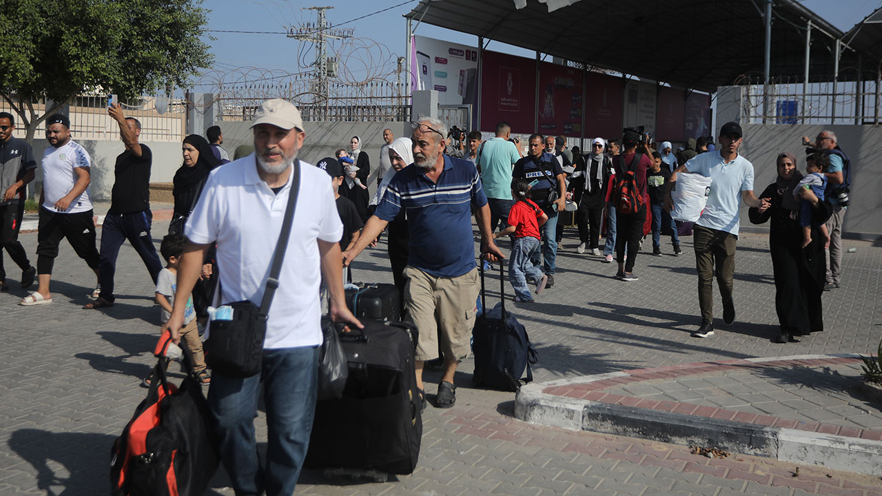 "라파 국경 넘은 한국인 가족 건강 문제 없어" 