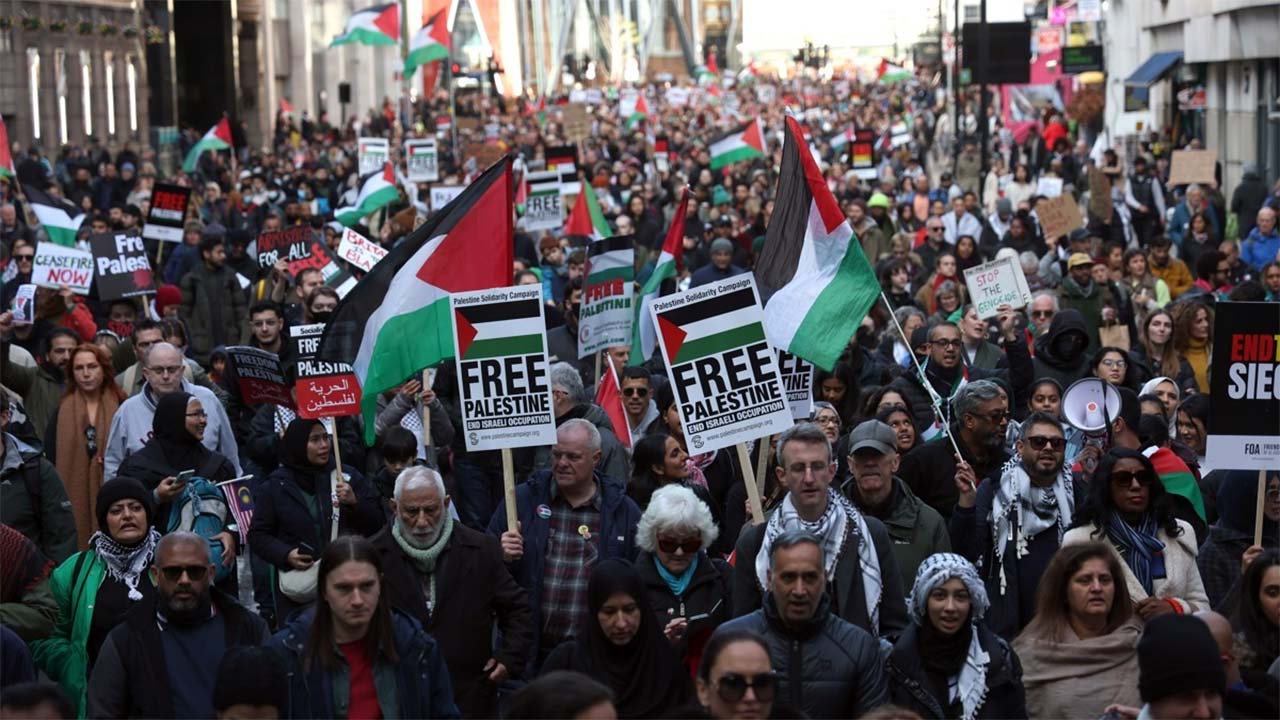 런던 30만 팔 지지 시위, 최대 규모‥"극우 등 100여명 체포"