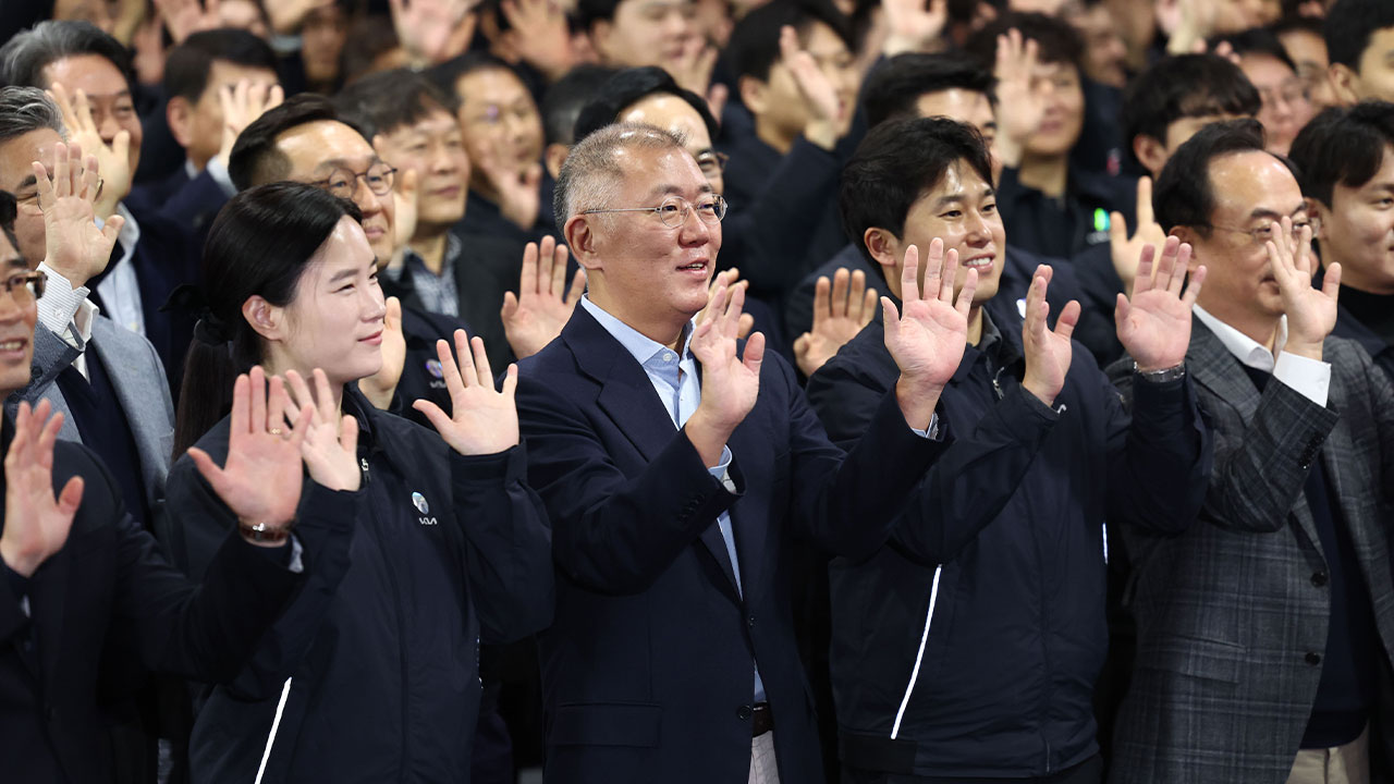 현대차, 전기차공장에서 신년회‥"전동화 혁신 기대"