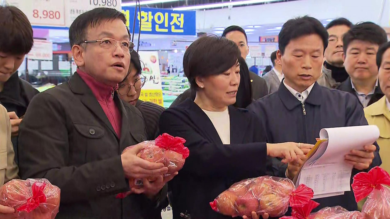 최상목, 하나로마트 현장점검‥"과수 경쟁력 대책 마련"