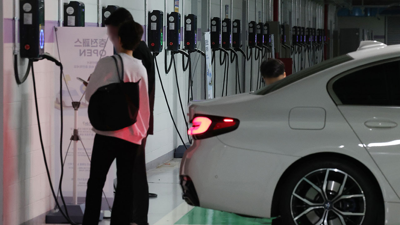 KDI "전기차 보급에 보조금보다 충전기 확충이 더 효과적"