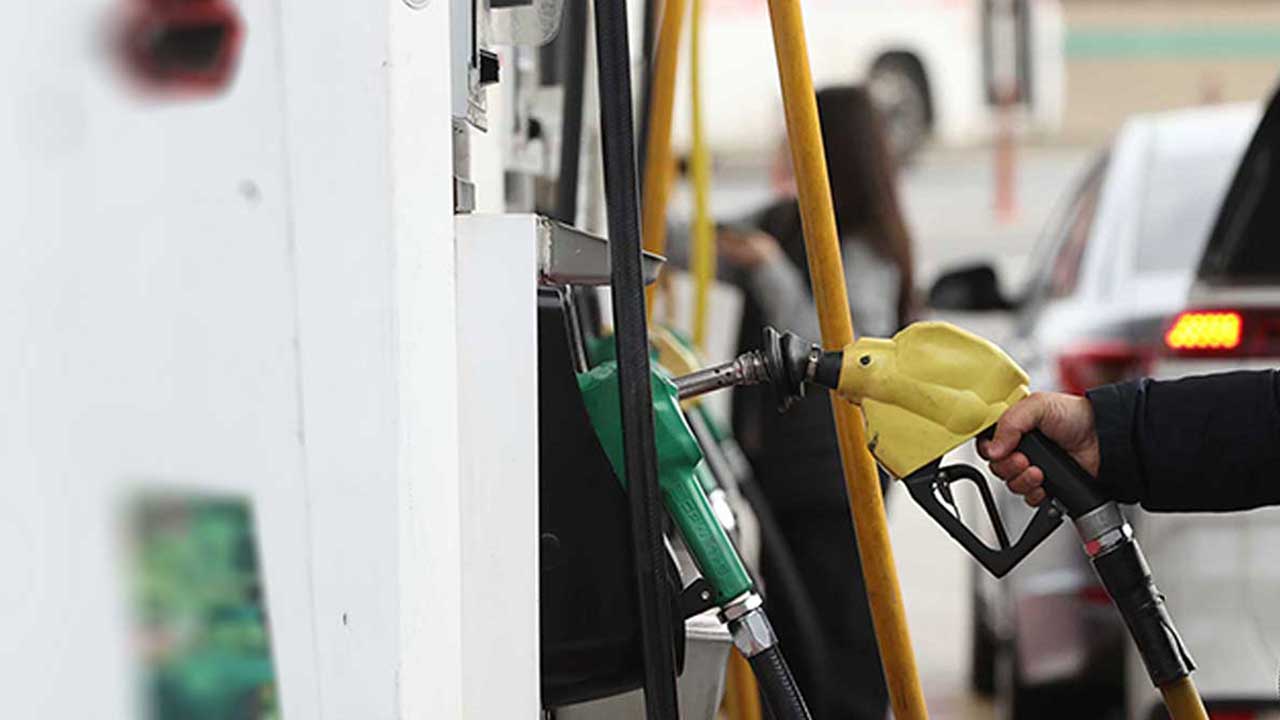 국내 주유소 기름값 5주 연속 하락세‥"다음주도 내림세 예상"