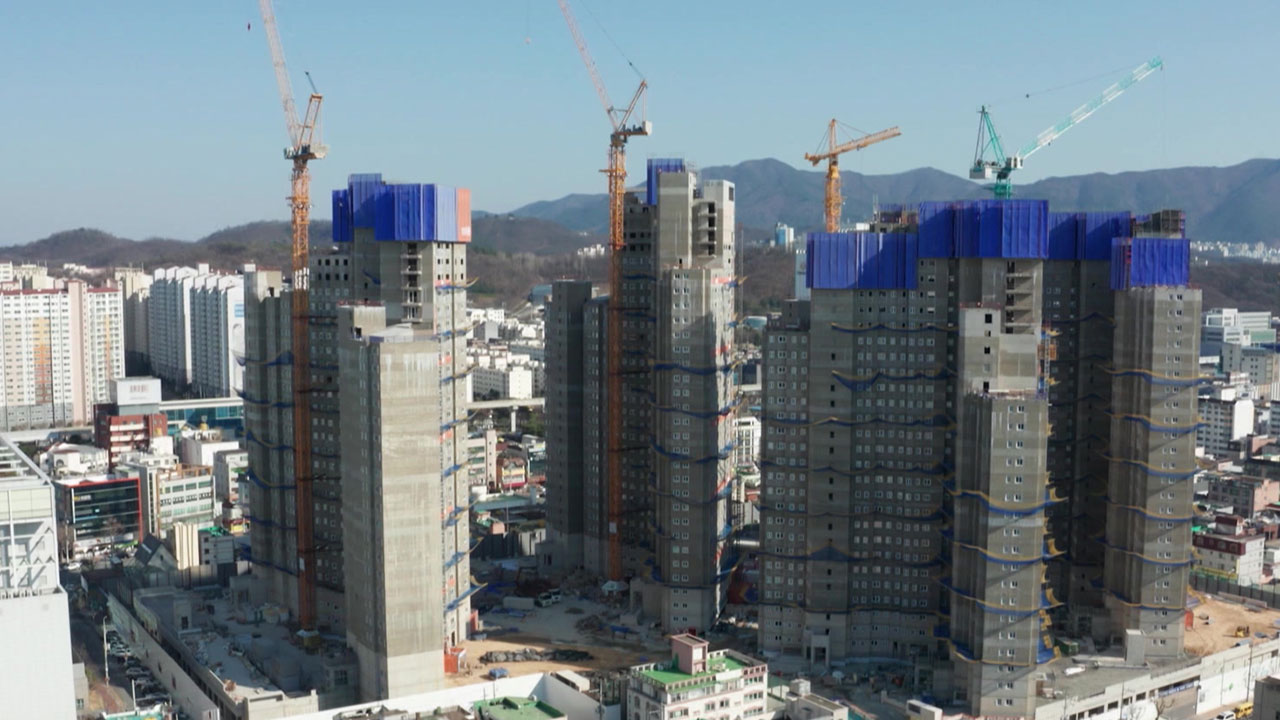 Billions at Risk: Savings Banks and Real Estate PF Face Devastating Losses of Up to 1.7 Trillion Won