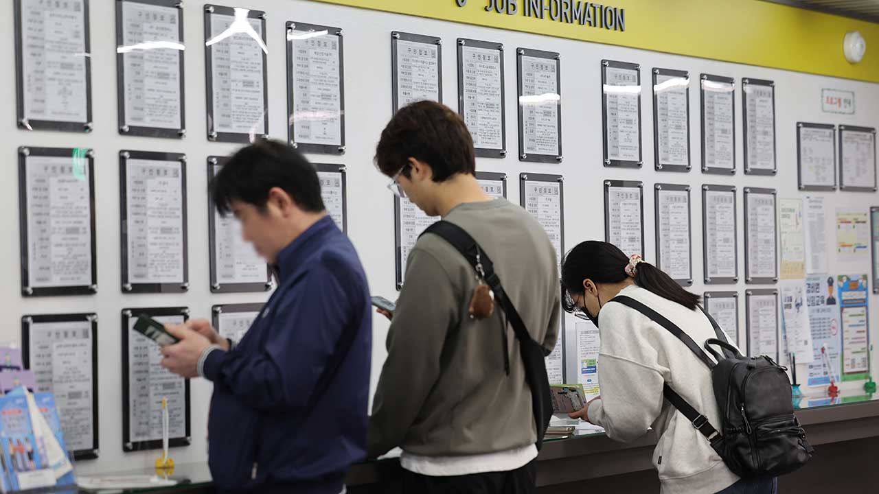 10월 사설 바카라 8만 3천명 ↑‥'내수 한파'에 넉달 만에 증가폭 10만 명 밑돌아