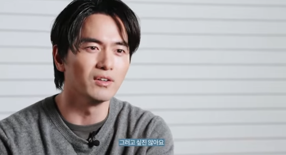 이진욱 "요즘 시대에 시 읽기 필요해" 소셜in