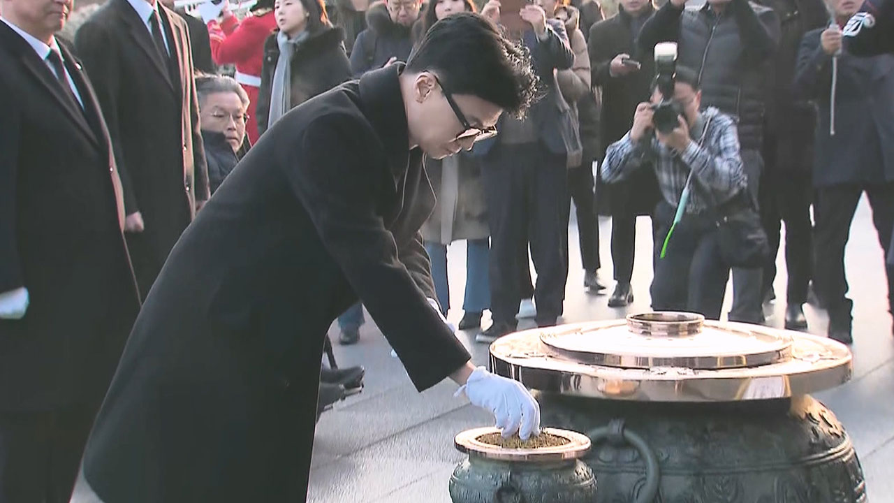 한동훈, 현충원 참배 "동료 시민과 미래 만들어 가겠다"