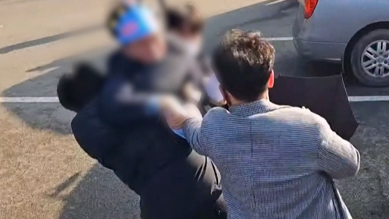 이재명 민주당 대표, 부산 방문 중 피습‥목 다쳐 병원 이송
