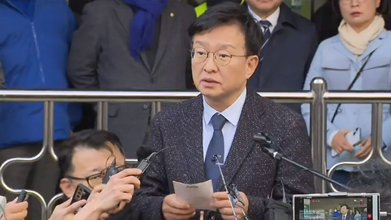 민주당 "이재명 테러, 민주주의에 대한 심각한 위협"