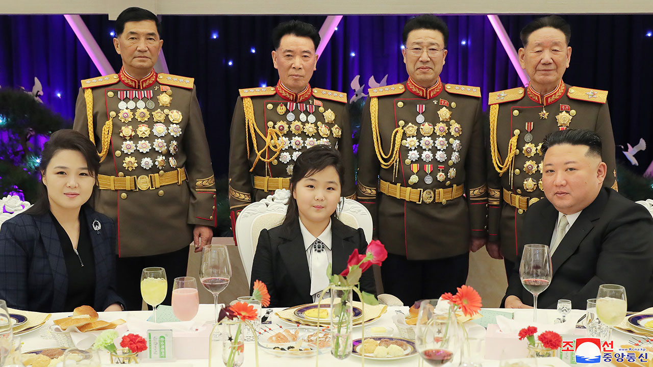 국정원 "북한 김주애, 현재로서는 유력한 후계자" 