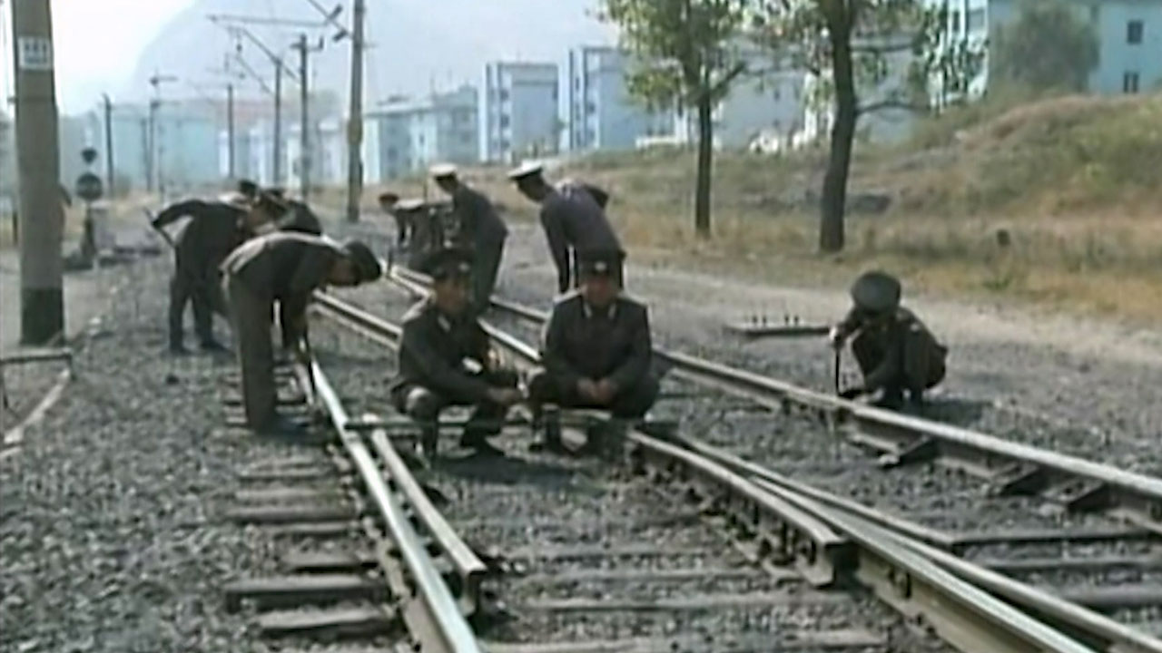 "북한에서 평양발 열차 전복돼 수백 명 사망‥전력난에 고개 못 넘어"