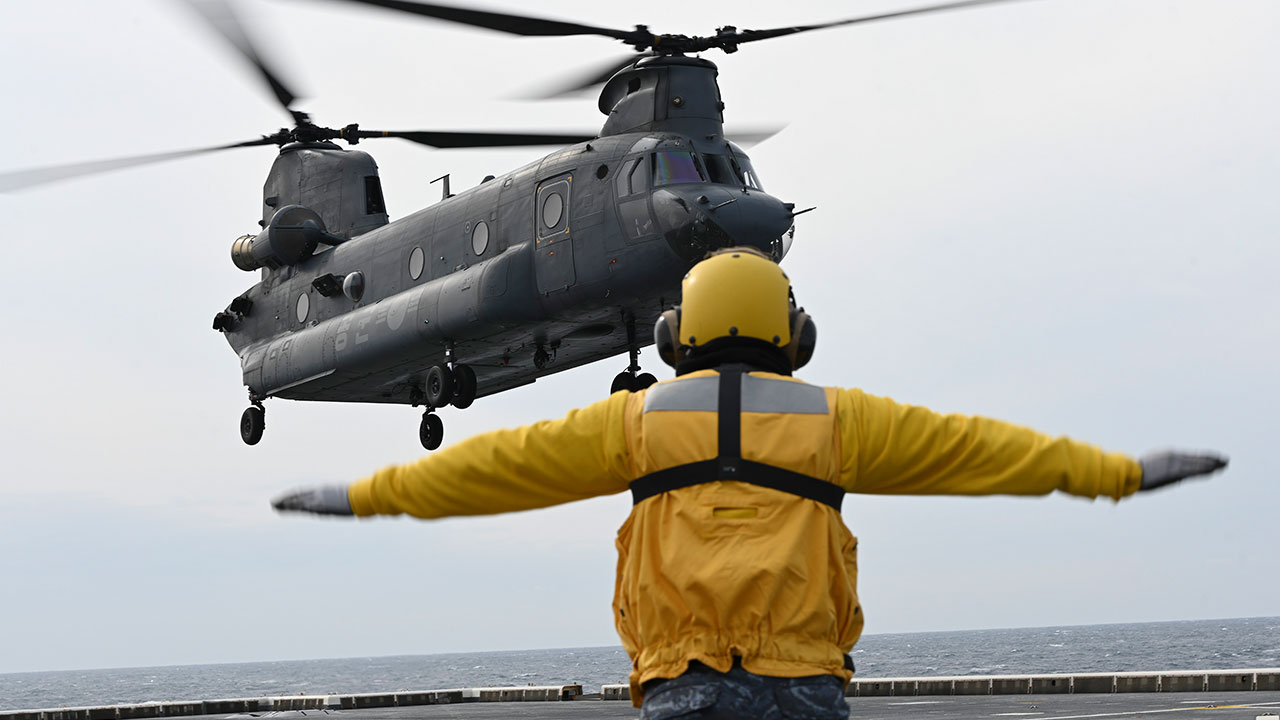 공군, '함상 이·착함 훈련' 실시‥"해군과의 작전수행능력 강화"