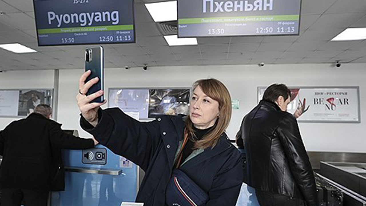 "'김일성 시신 안치' 금수산 궁전에선 미니스커트·청바지 금지"