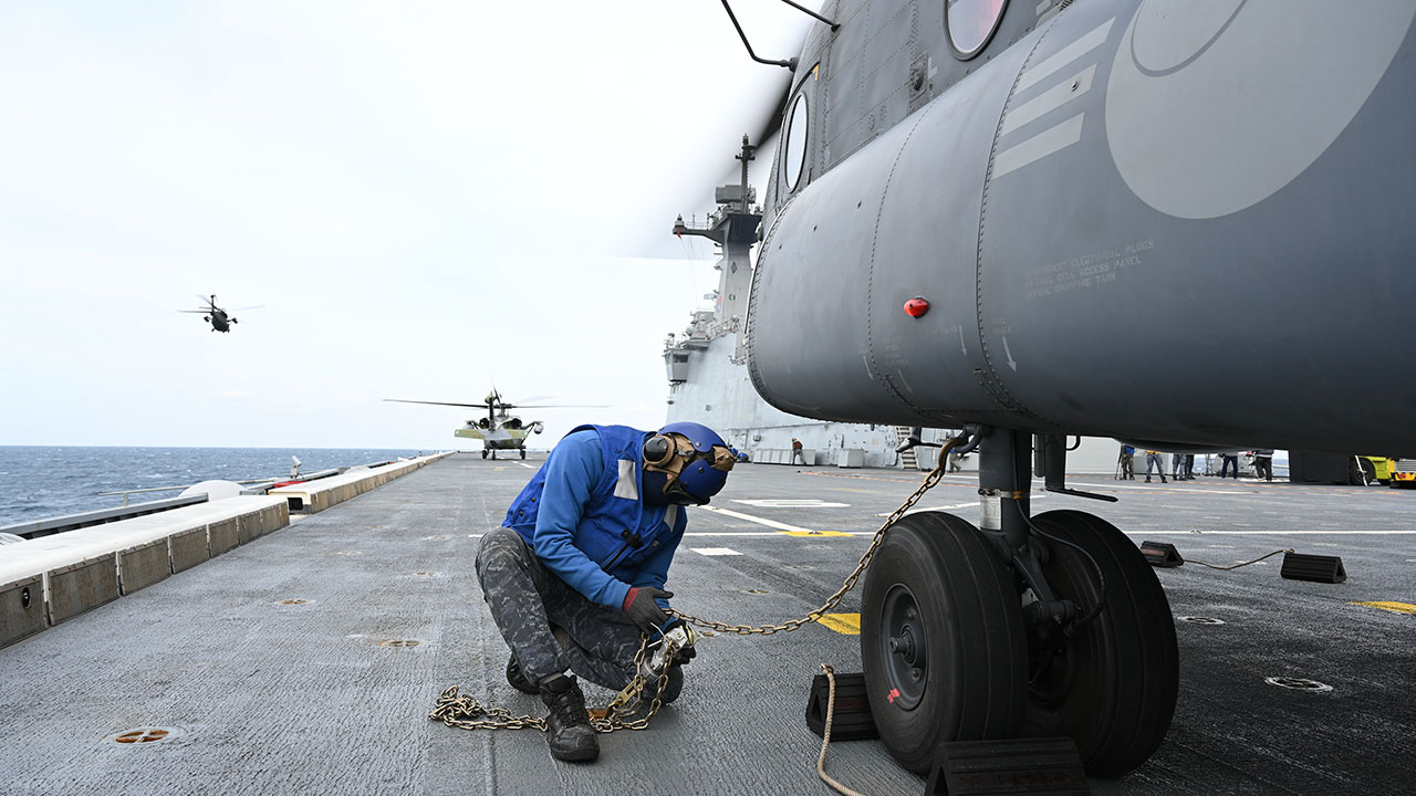 공군, '함상 이·착함 훈련' 실시‥"해군과의 작전수행능력 강화"